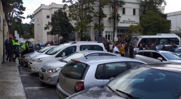 HASTANE OTOPARKINDA BİRBİRLERİNE GİRDİLER