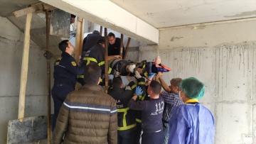 İNŞAAT İŞÇİSİNİN AYAĞINA DEMİR SAPLANDI