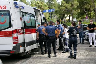 ALKOLLÜ ADAM SAĞLIKÇILARA ZOR ANLAR YAŞATTI