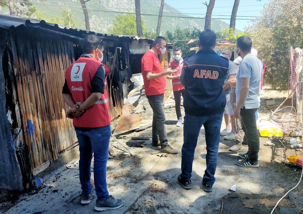 Evi Yanan Aileye Yardım Eli
