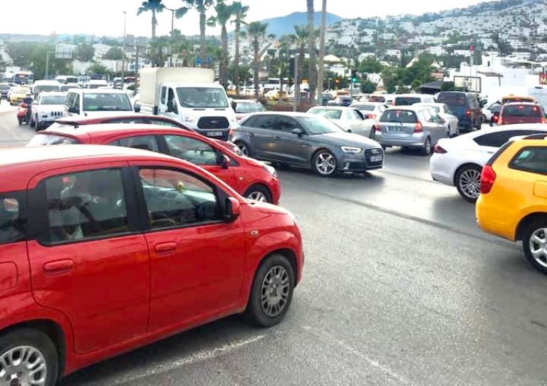 Sadece Ana Yollar Tıkanmıyor