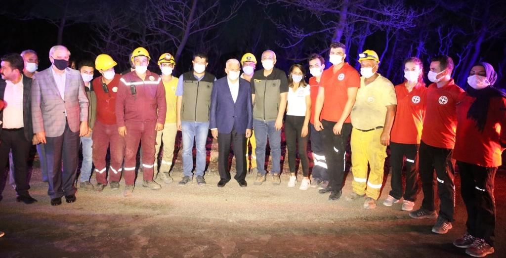 Yanan Bölgelerde İnceleme Yaptı