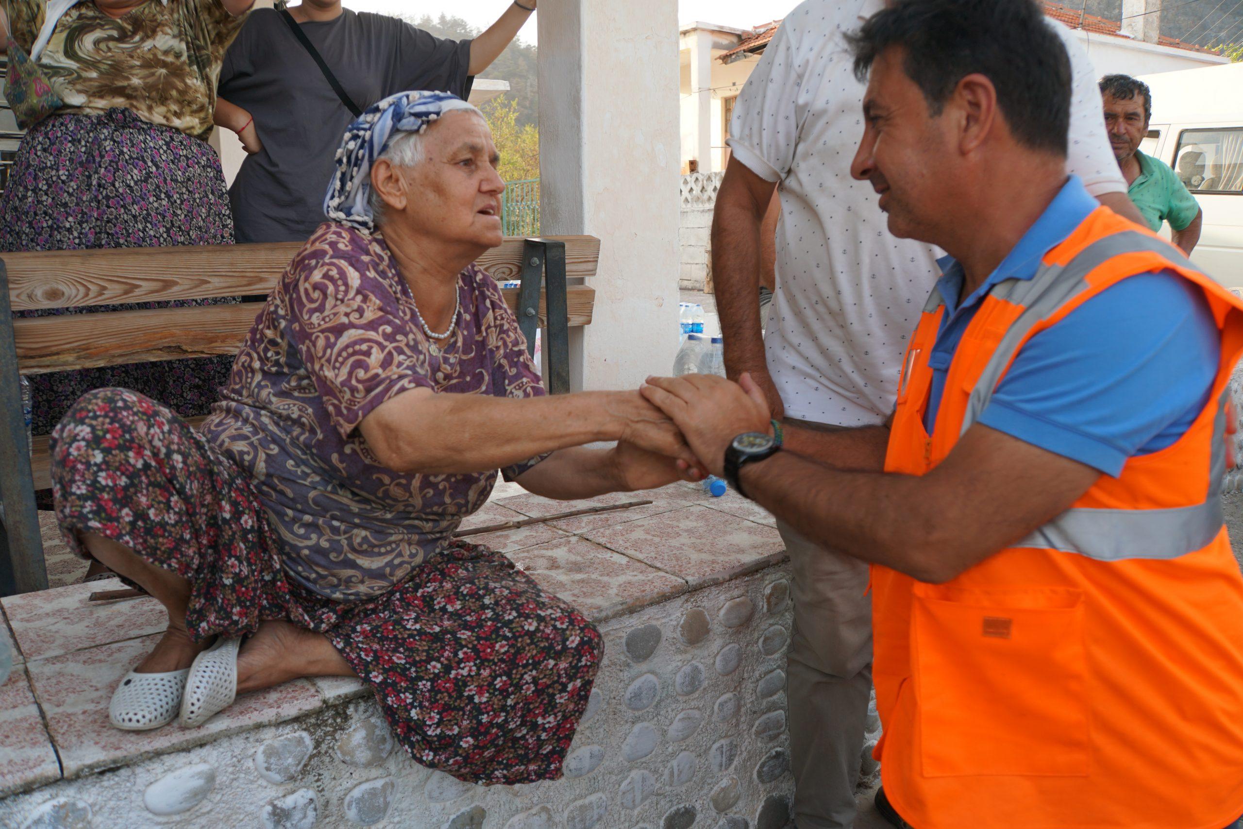 Belediye, Yangın Bölgesini Boş Bırakmıyor