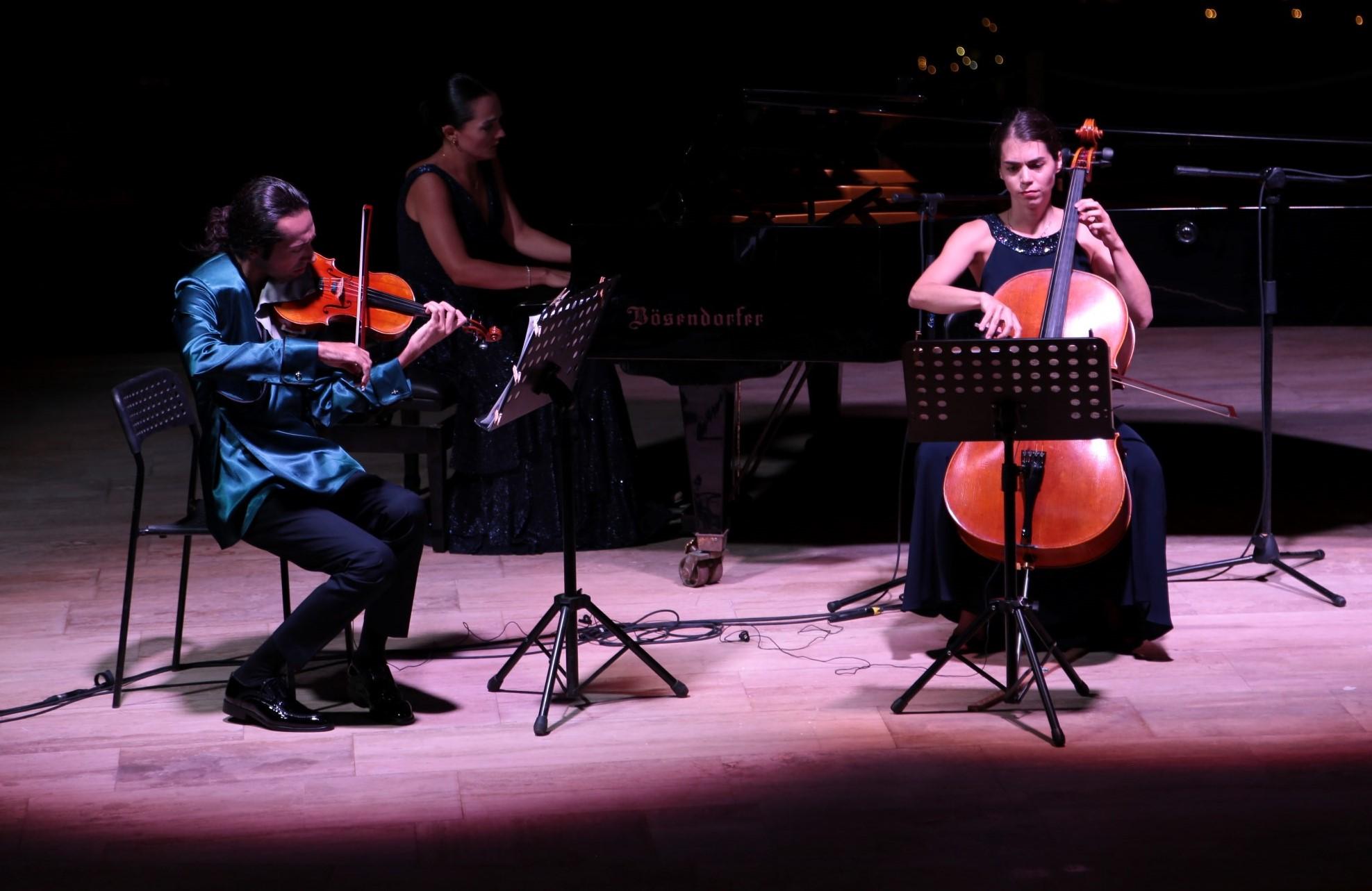 Zefirya'da Nova Trio Esintisi