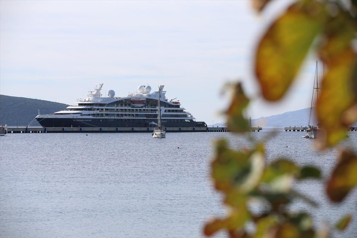 "Le Jacques Cartier" Kruvaziyeri Bodrum Limanı'nda