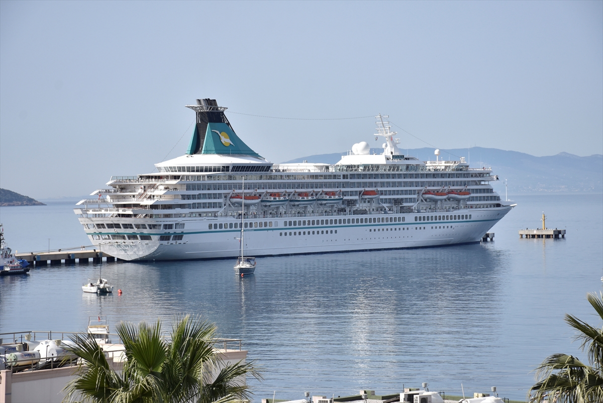 Bodrum'a Sezonun İlk Kruvaziyeri Geldi