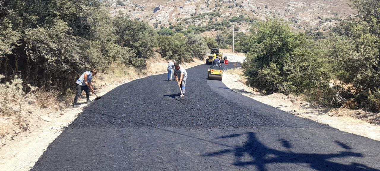 Bir Ayda 10 Bin Tondan Fazla Asfalt Serimi