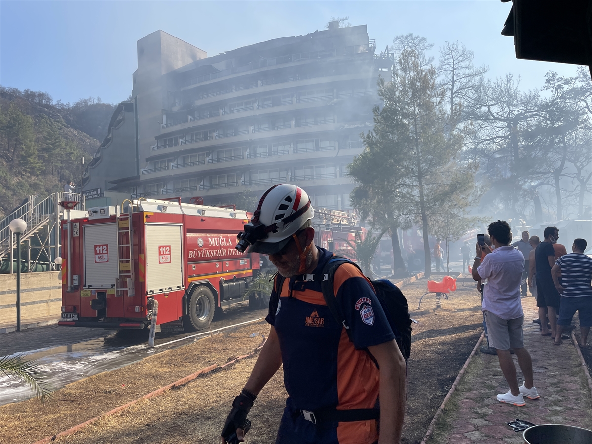 Otel, Araçlar ve 2 Hektar Orman Yandı