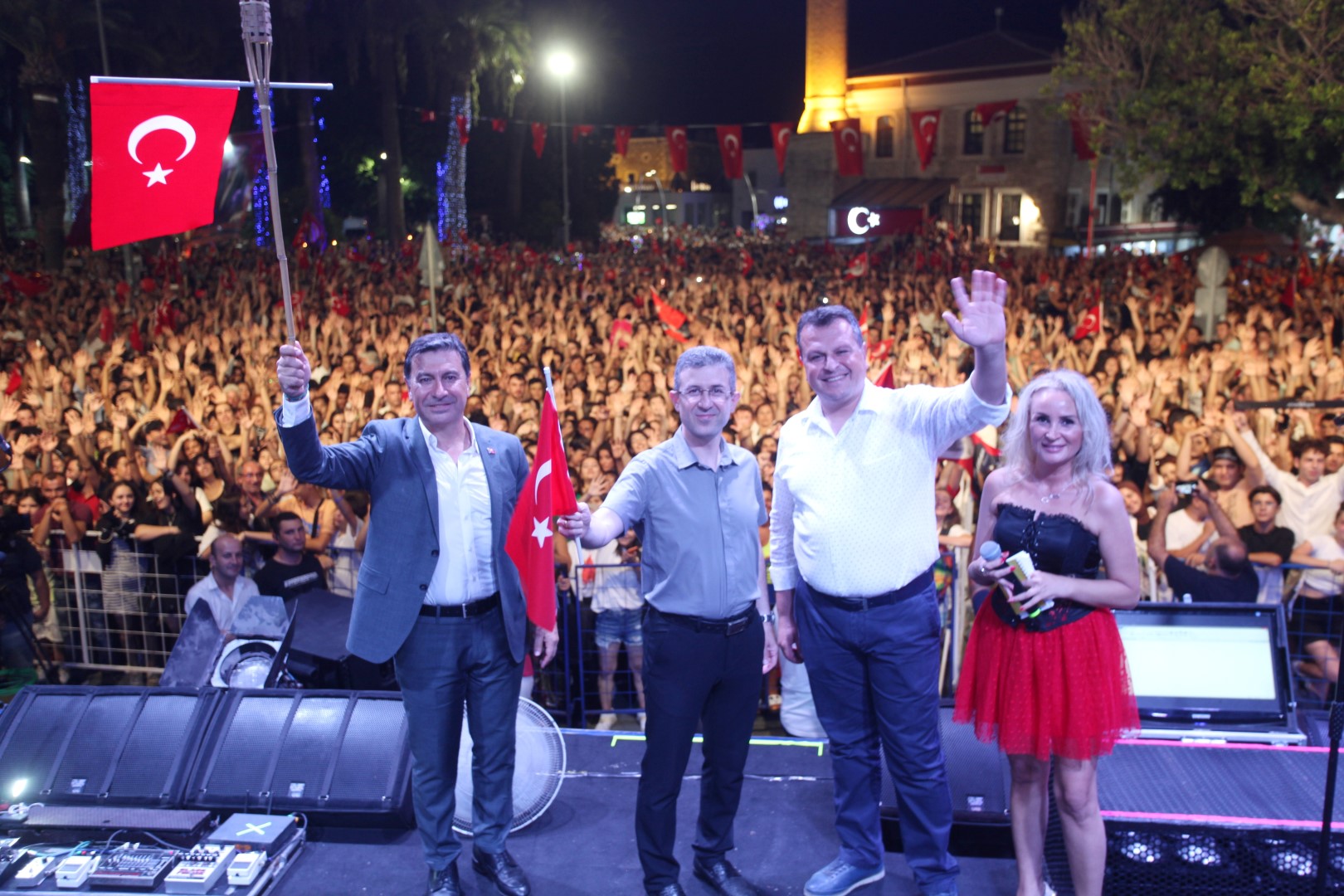 Büyük Zafere Yakışır Kutlama