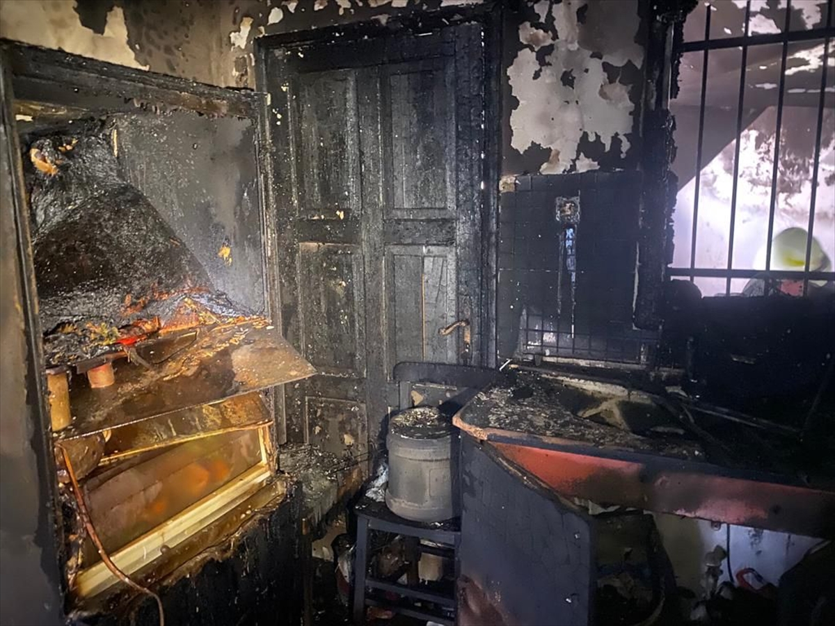 Mikro Dalga Evi Kül Etti