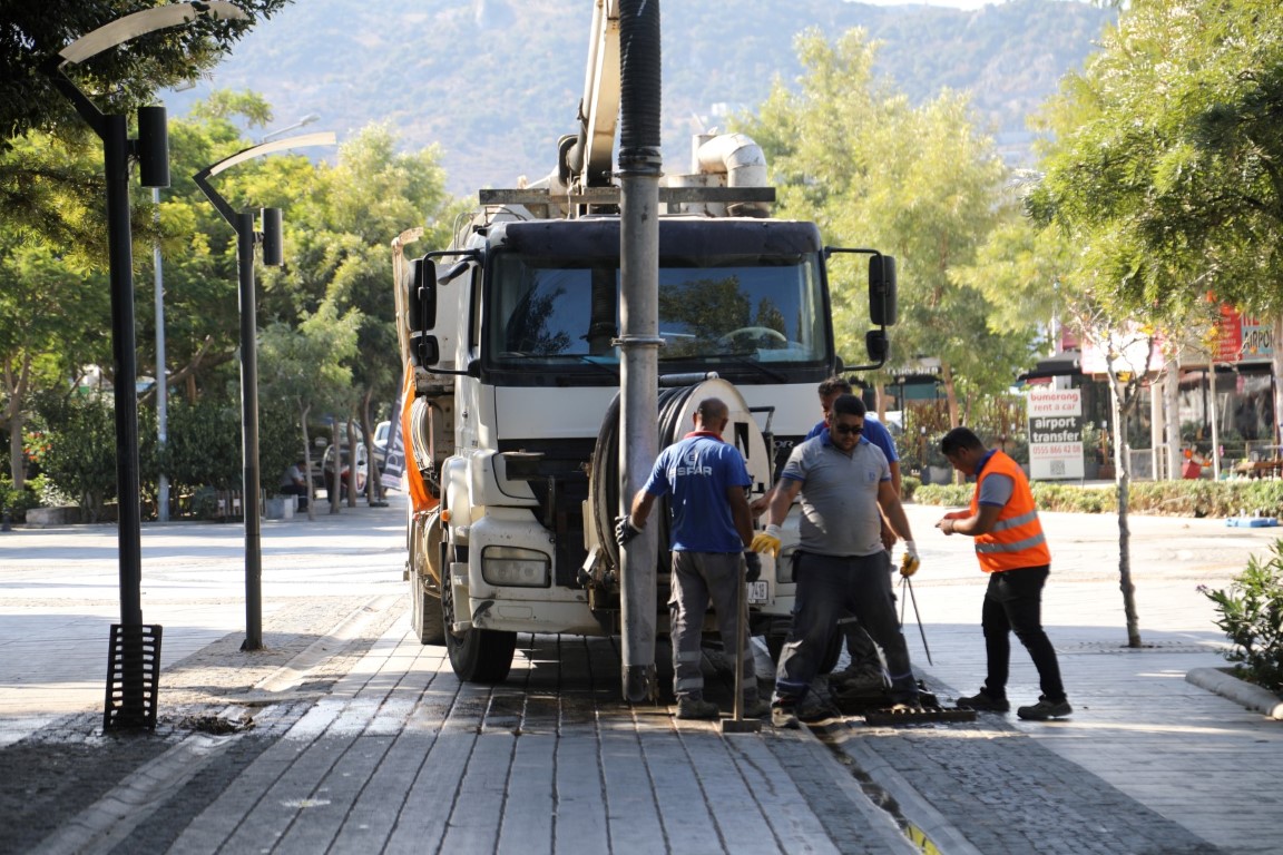 Belediye Ekipleri Yağmur Hatlarında