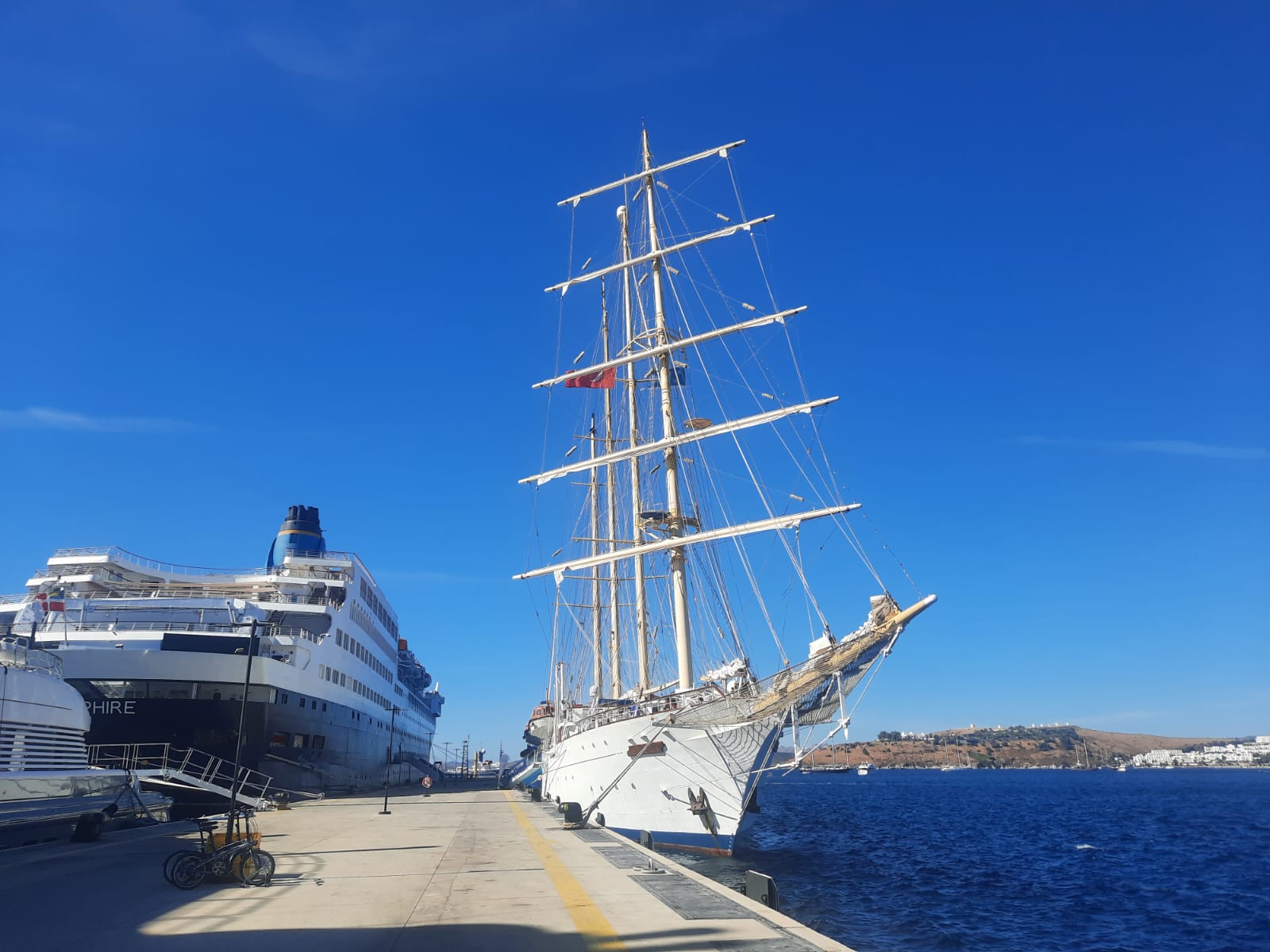 Malta bayraklı "Star Flyer" Bodrum Limanı'na yanaştı