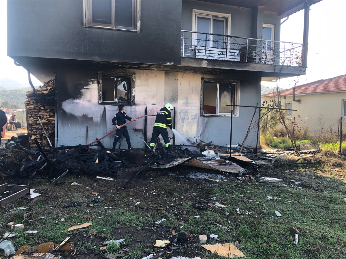 2 katlı binada çıkan yangın