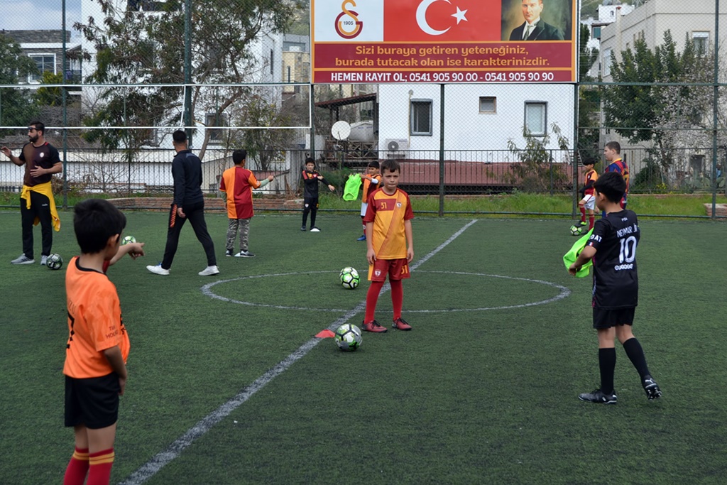 Çocuklara Futbolla Moral