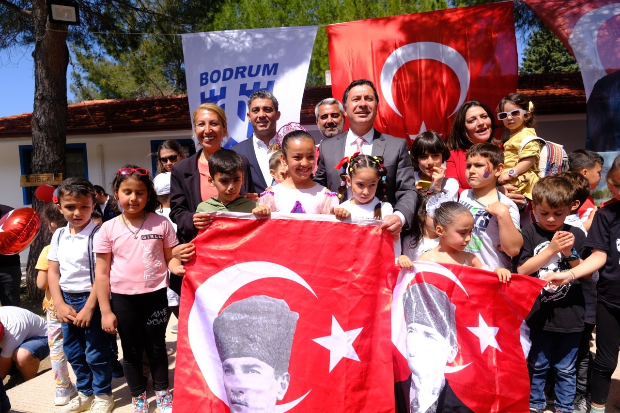 CHP Milletvekili Adayı Öneş 23 Nisan'da da Sahadaydı