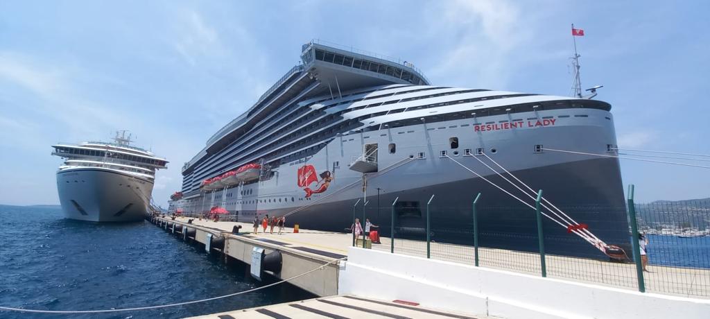 Bodrum'a İki Gemi Birden Geldi