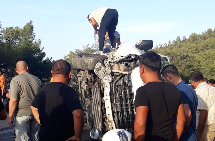 Kamyonet Yan Yattı
