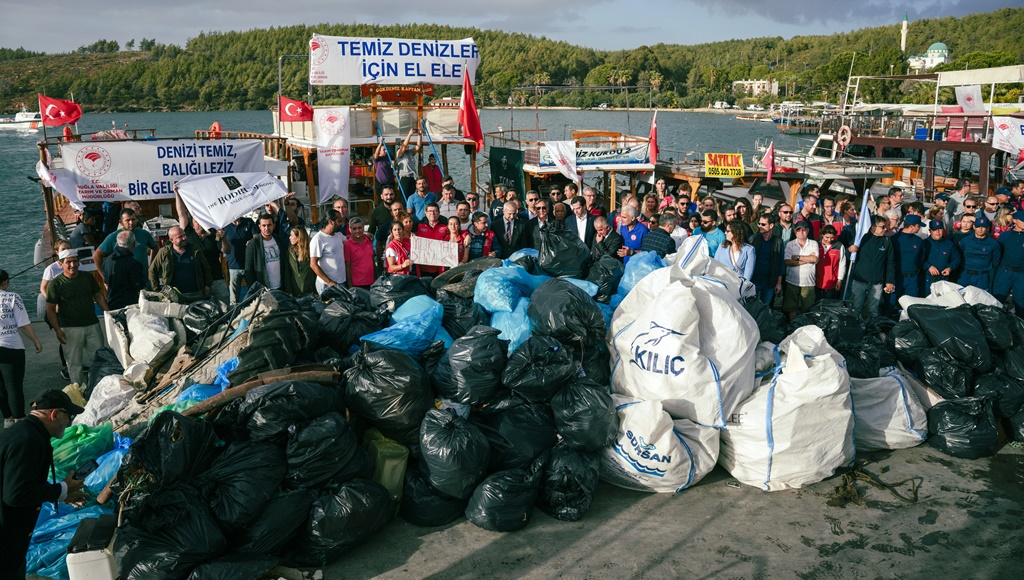 Cumhuriyetin 100’üncü Yılında, 100 Ekiple Deniz Temizliği