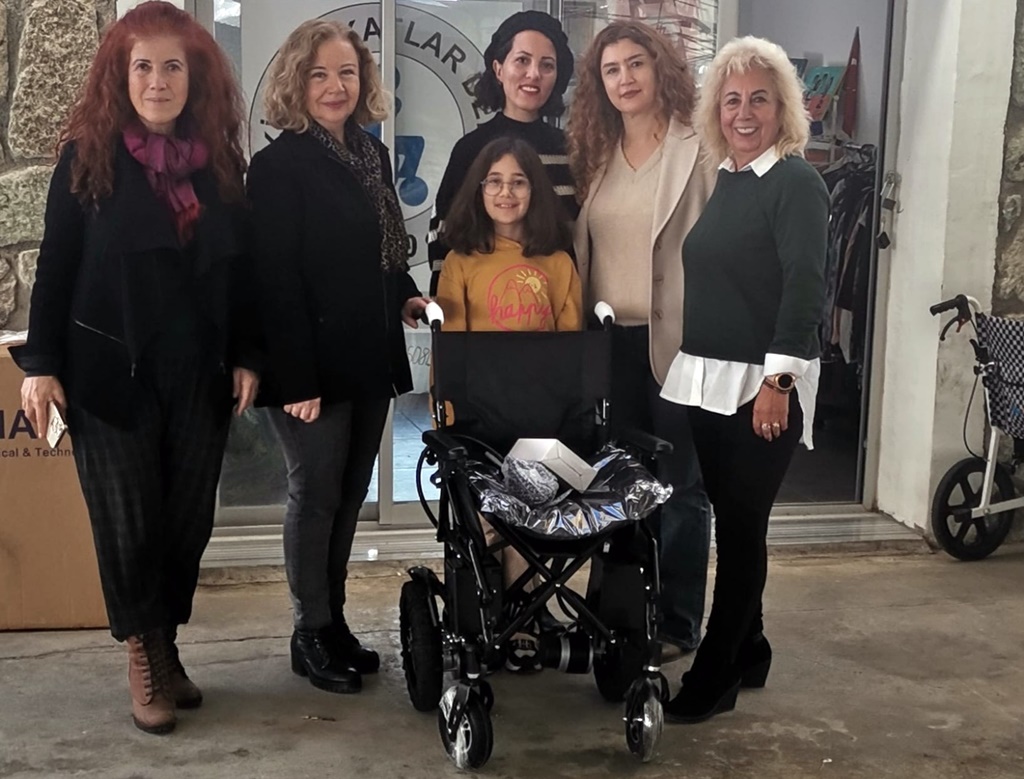 23 Minik Ressam,  1 Gencin Hayatına Dokundu
