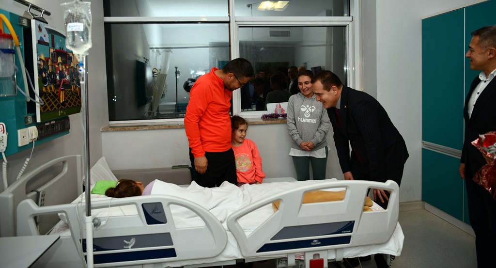 Vali İdris Akbıyık Yeni Yıl Ziyaretleri Yaptı
