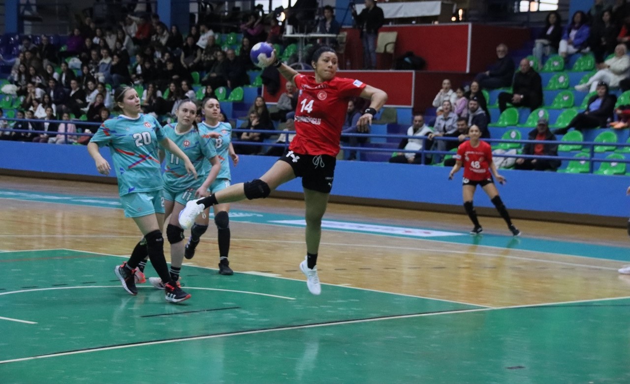 Denizin Kızları Ligde Fırtına Gibi