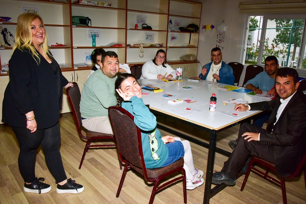 Karadağ Heyetinden Özel Çocuklara Ziyaret