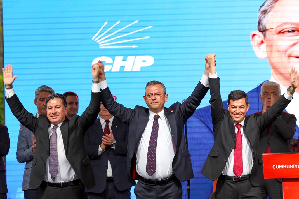 Özel: “Parti Logosu Kullanmaktan Utanıyorlar”