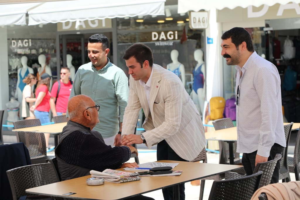 Başkan Mandalinci Vatandaşlarla Bayramlaştı