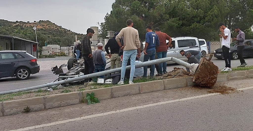 Sürücü Araçta Sıkıştı