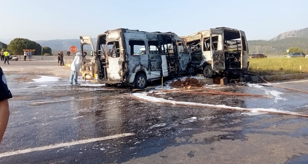 Araçlar Alev Aldı