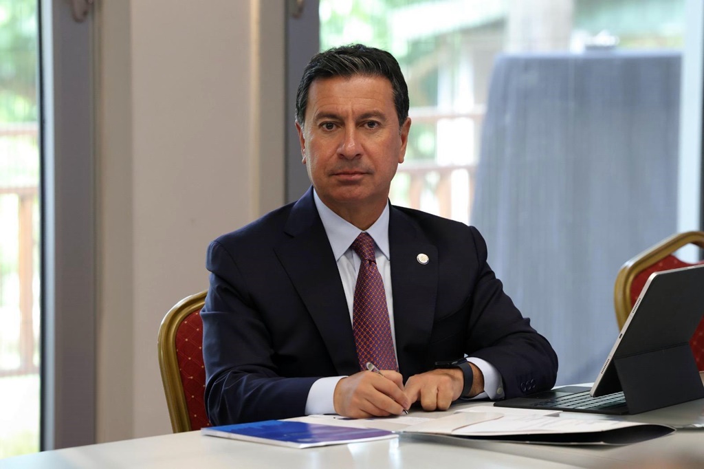 Başkan Aras İklim Zirvesi İçin Fransa’ya Gidiyor