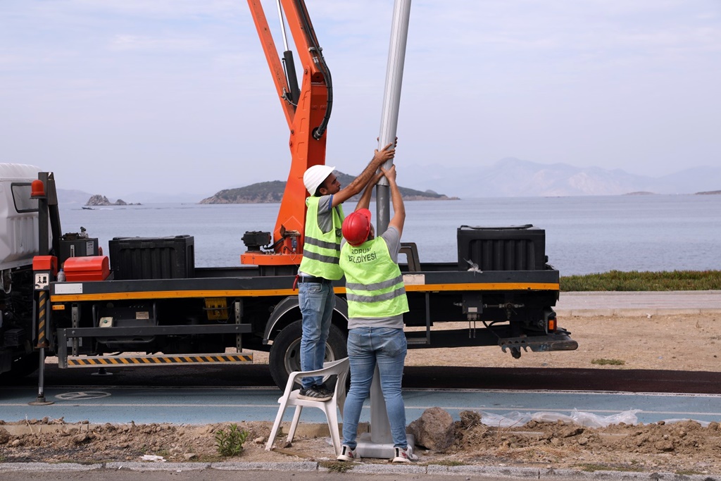 Turgutreis Kıyı Şeridinde Aydınlatma Çalışmaları