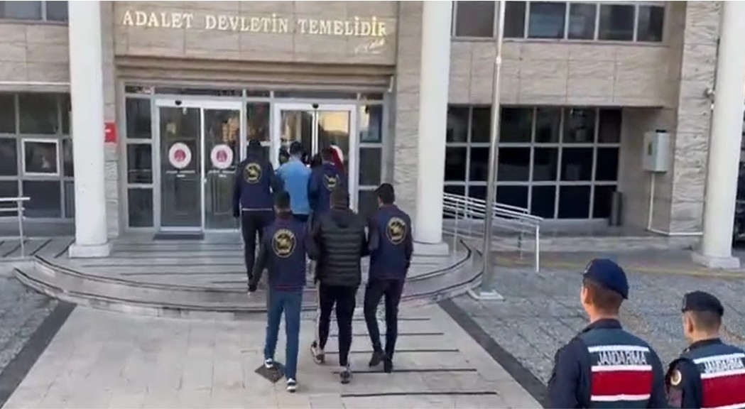 Dolandırıcı Çetesi Kaçarken Yakalandı