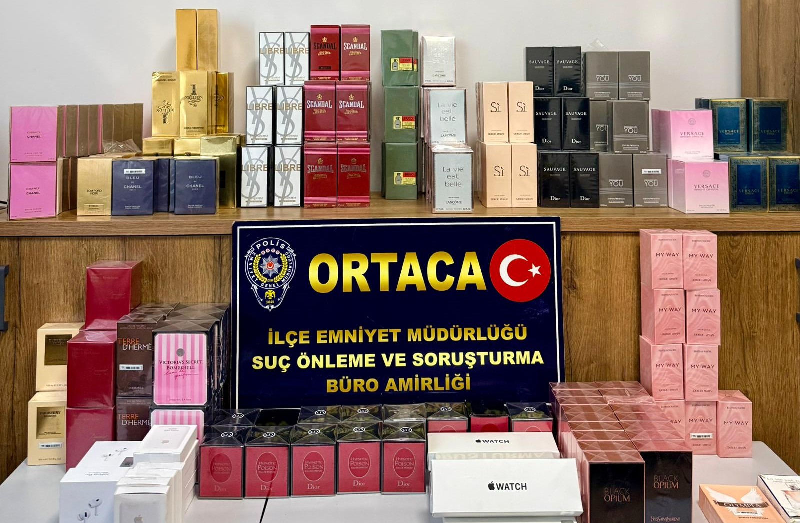 Sırt Çantalarından Çıktı