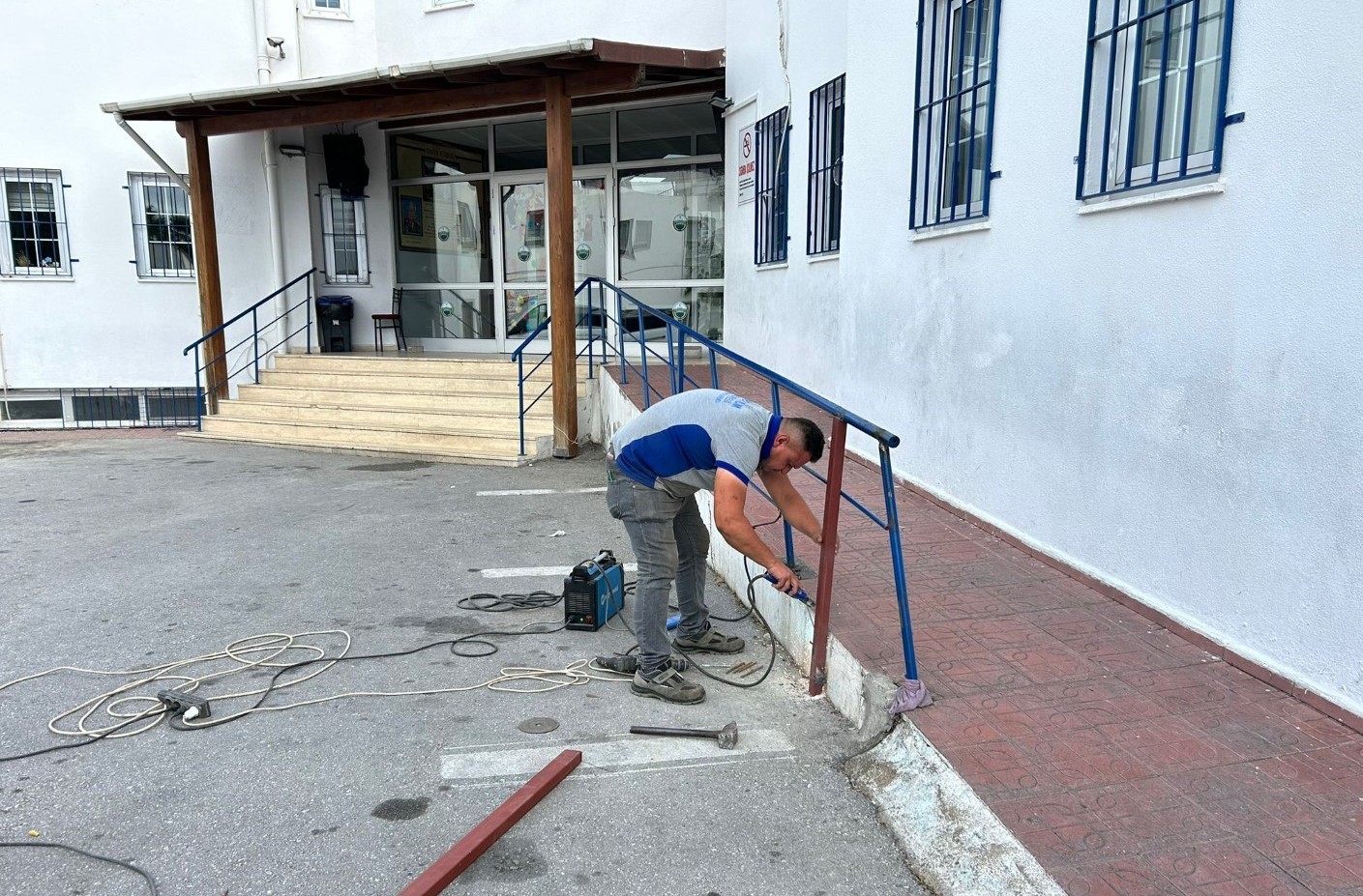 Belediye, Okullardaki Bakım ve Onarım Çalışmalarını Sürdürüyor