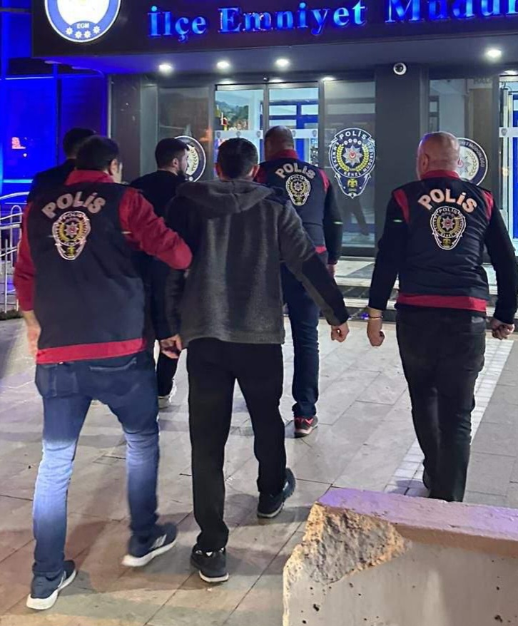 Seklandıkları Evde Yakalandılar
