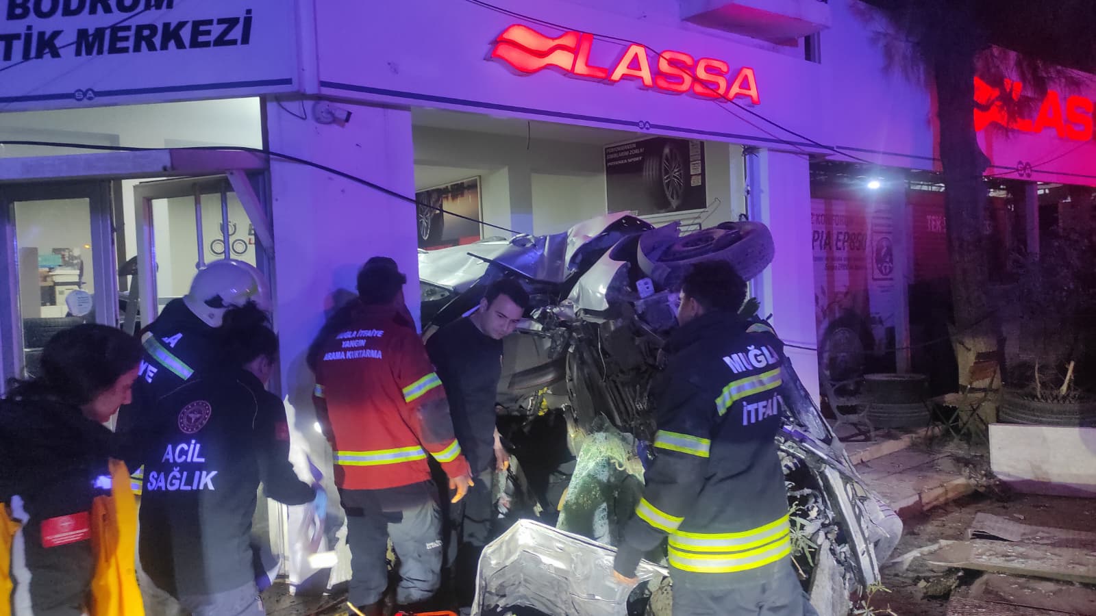 Takla Atarak İşletmeye Daldı:3 Yaralı
