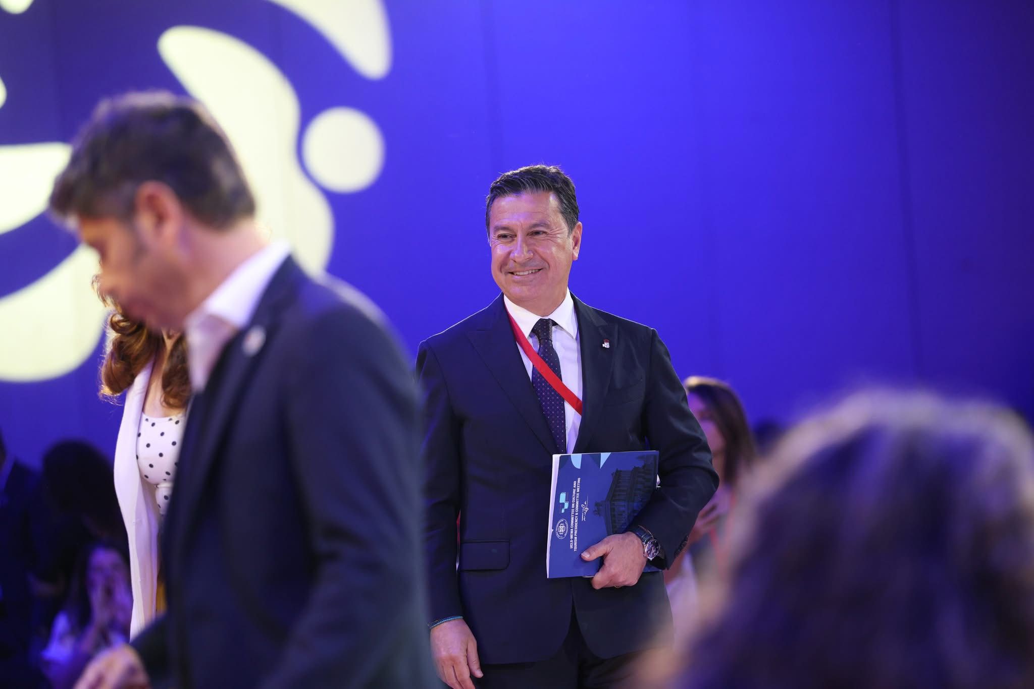 Başkan Aras, Demokrasi Zirvesi İçin Barselona’dayhdı