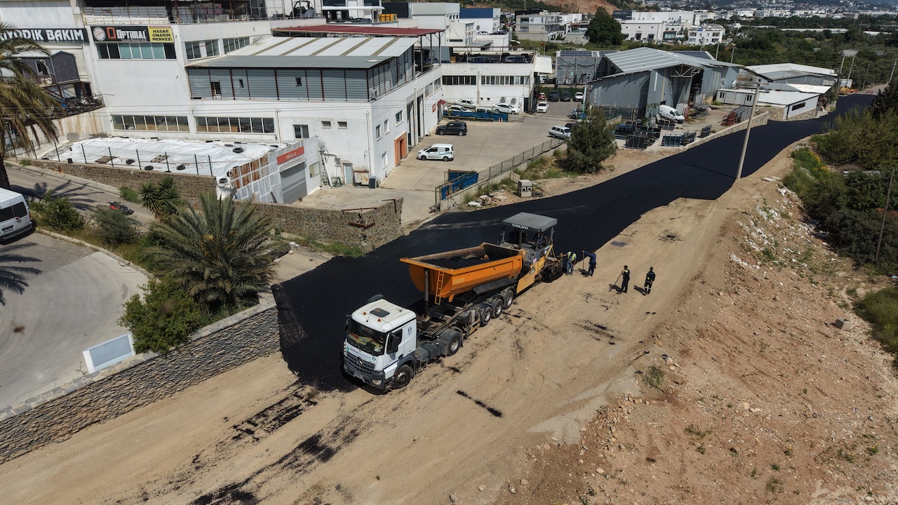 Fen İşleri Ekiplerinden İlçe Genelinde Yoğun Mesai
