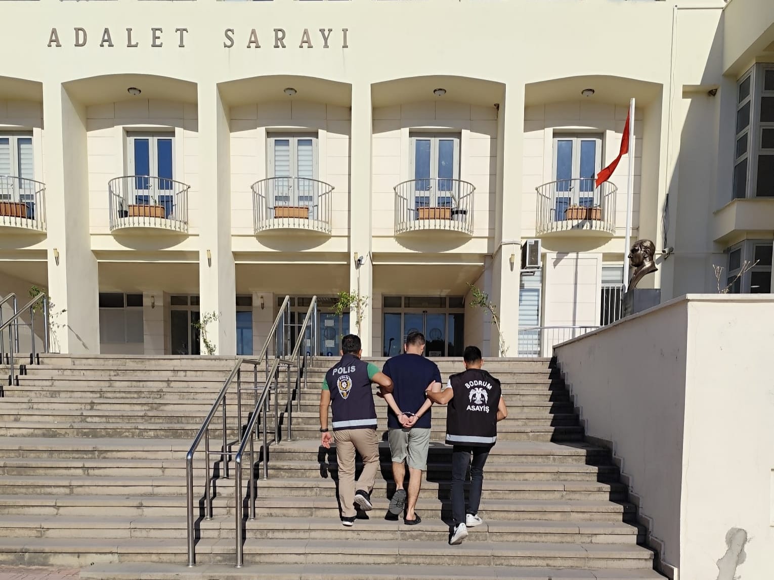 44 Ayrı Suçtan Aranıyordu